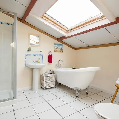 Holiday home 3 Bed In Sz272 *