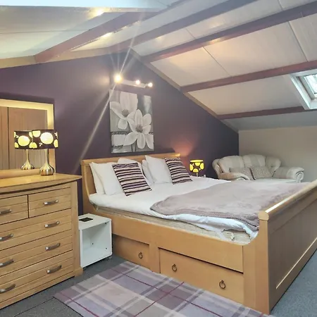 Holiday home 3 Bed In Sz272 *