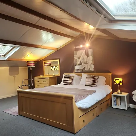 Holiday home 3 Bed In Sz272 *